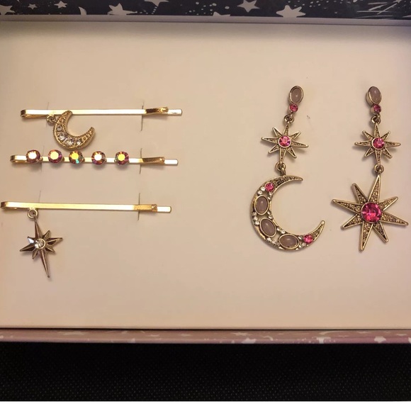 Betsey Johnson Gold Tone Moon & Star Mismatch Drop Earrings & 3PC Bobby Pin Set - Picture 8 of 9